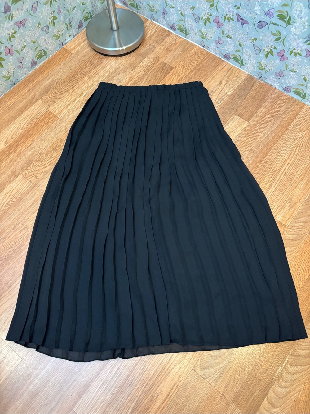 Coldwater Creek elegant black pleated midi skirt. Size M - Picture 10 of 17